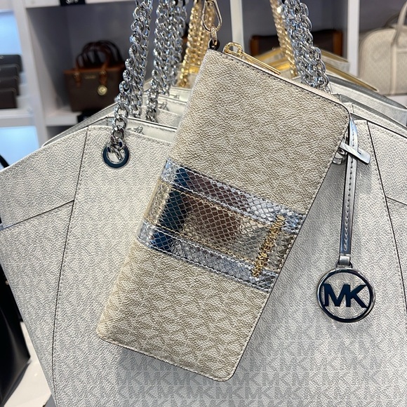 Michael Kors Jet Set Travel Large Signature Logo and Metallic Continental Wallet - Picture 10 of 16